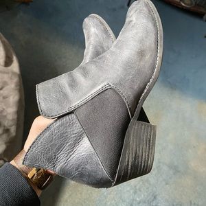 Me too WOMENS zoey booties